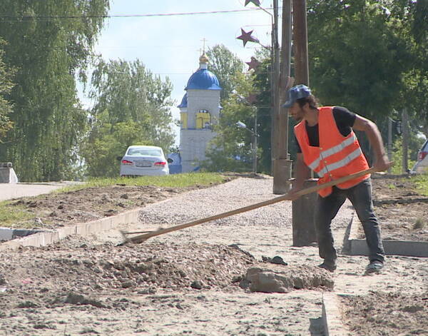 В Белых Берегах продолжается благоустройство сразу нескольких объектов