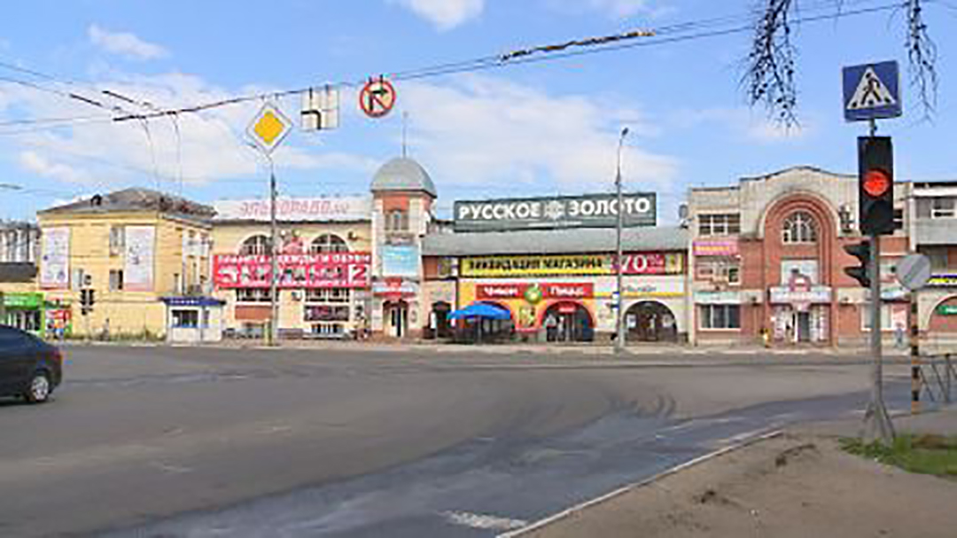 В Бежице идет ремонт ливневой канализации в районе рынка