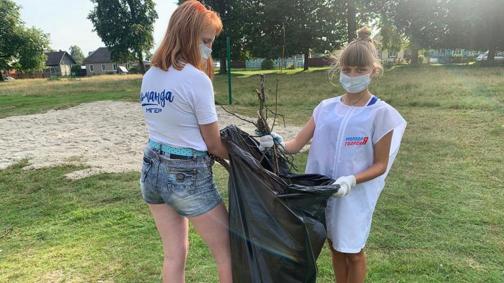 Депутат  Брянской областной Думы помог благоустроить спортивную площадку