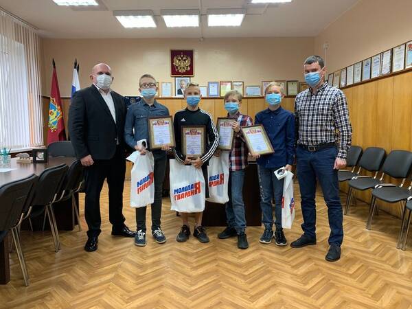 Ребята из брянского Дятьково спасли женщину