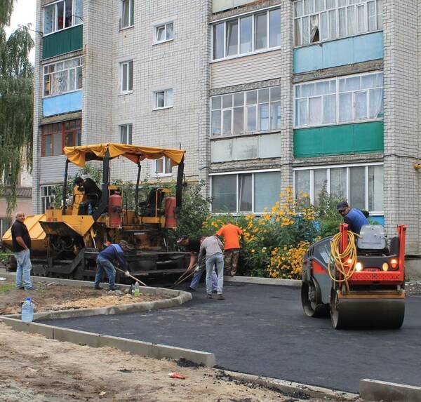 В Трубчевском районе идут работы по благоустройству дворовых территорий