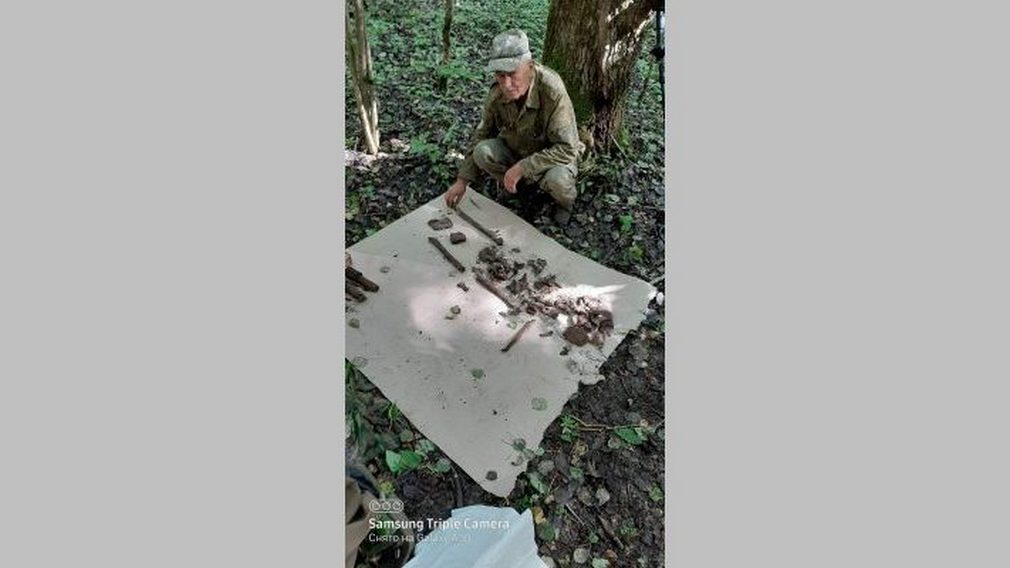 В дятьковской деревне Бацкино найдены останки солдата времён Великой Отечественной войны