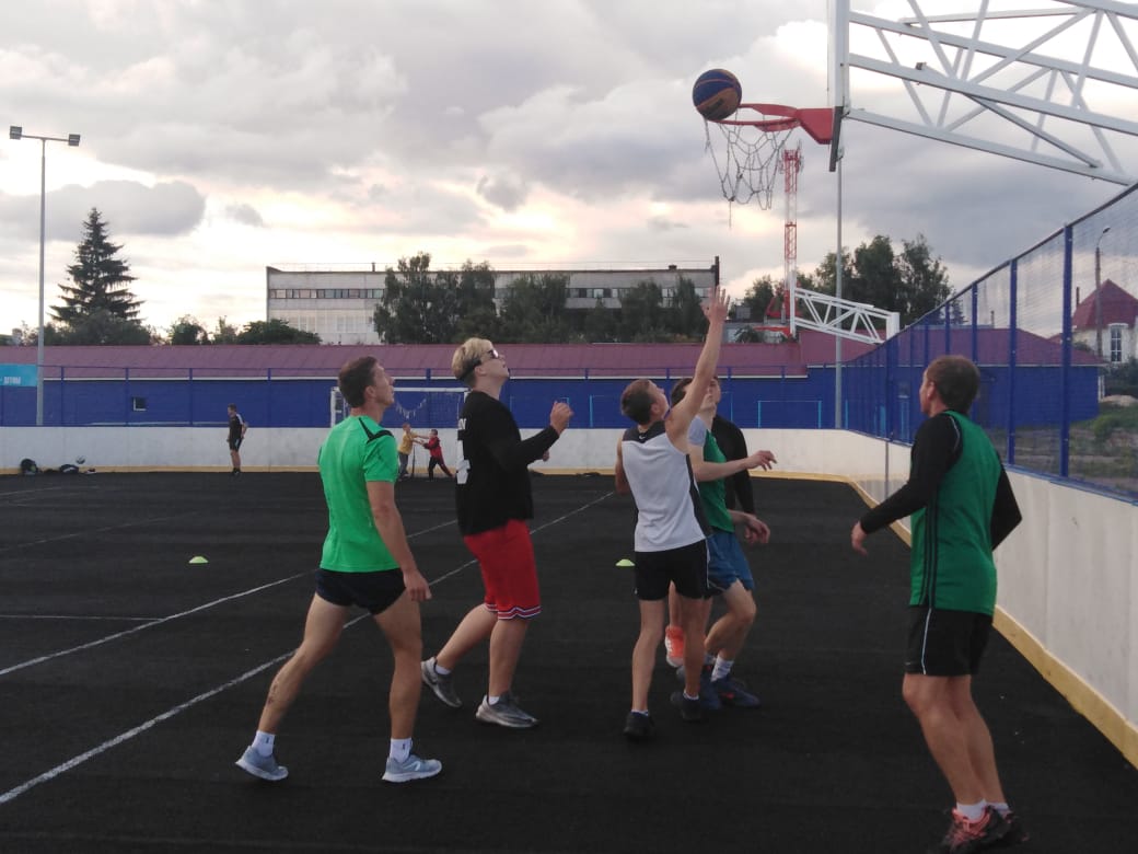 В Карачеве состоялся турнир по стритболу