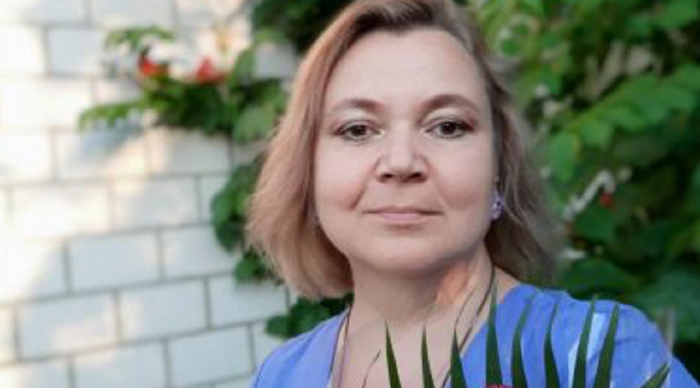 Брянскую учительницу музыки Наталью Коренькову наградили почетным знаком