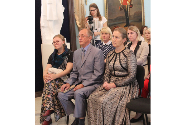 Творческая встреча с известными актерами прошла в  брянском Овстуге