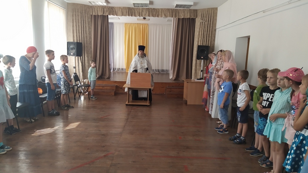 В Карачевском Доме детского творчества совершен благодарственный молебен по случаю окончанию летней лагерной смены