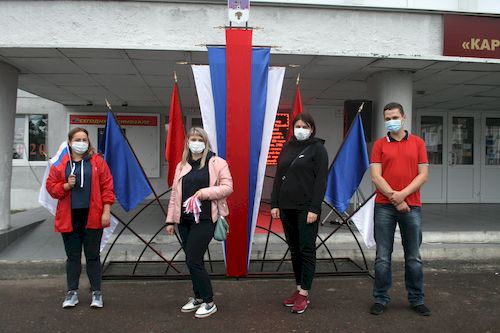 Акция, посвященная Дню Государственного флага России, прошла в Карачеве