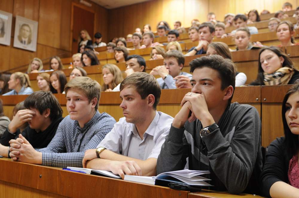 Абитуриенты Брянской области  начали сдавать вступительные экзамены в Московский государственный университет им. М.В. Ломоносова.