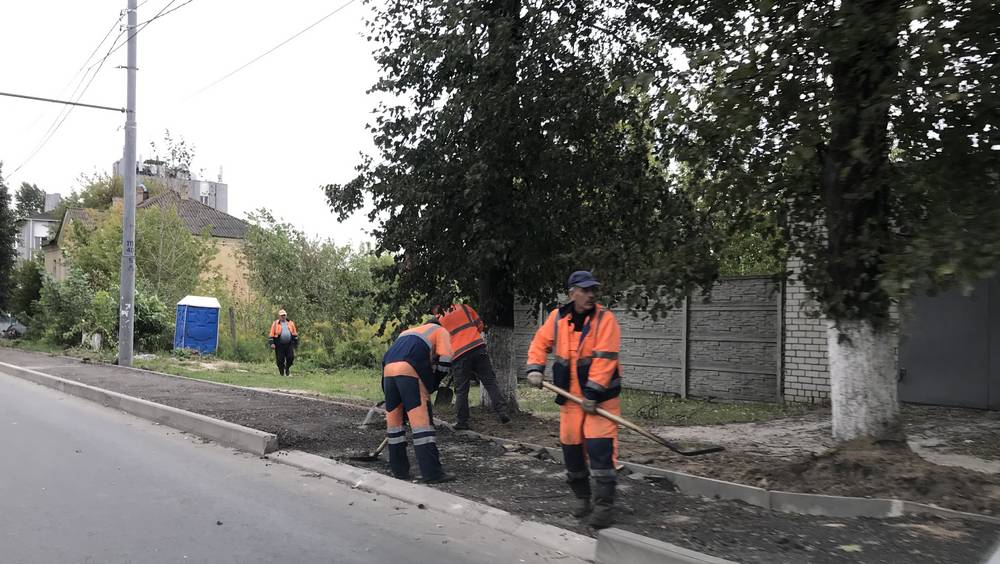 В Брянске на улице Фокина появились асфальтированные тротуары