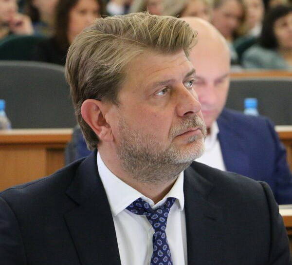 Партбилет «Единой России» вручили депутату Брянской облдумы Николаю Ковтунову