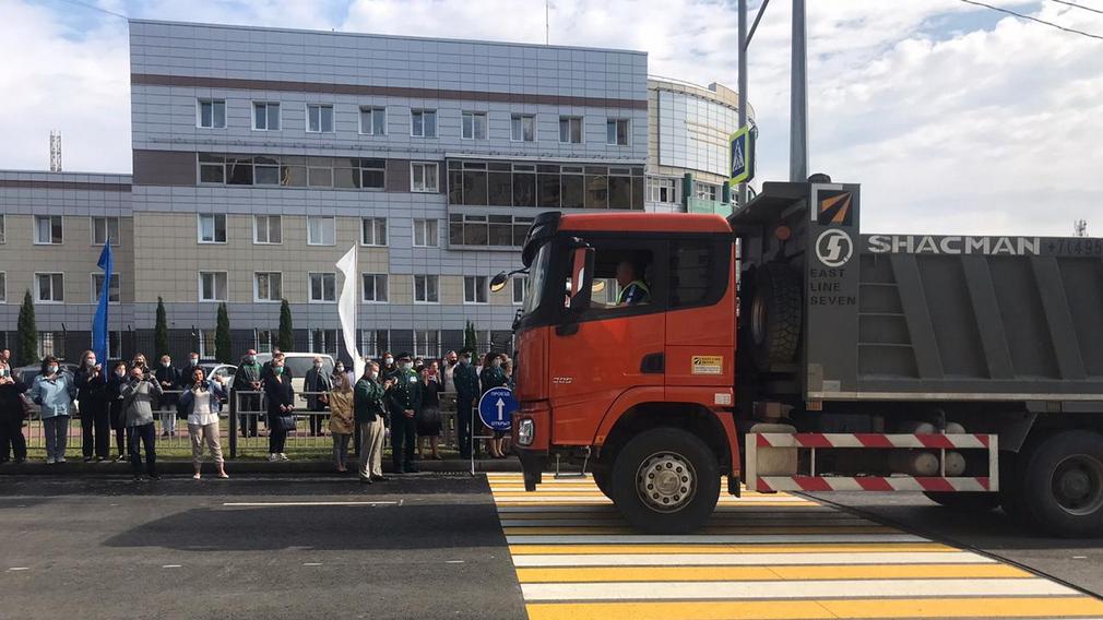 В Брянске торжественно открыли новую автодорогу на улице Советской