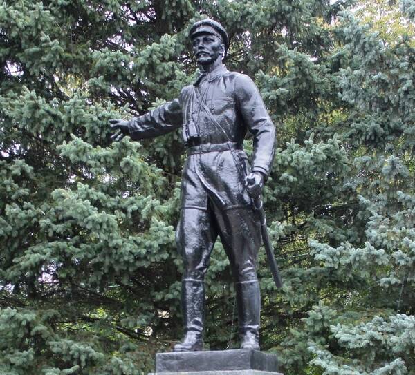 Группа телеканала «Звезда» снимает в брянской Унече фильм о легендарном комдиве