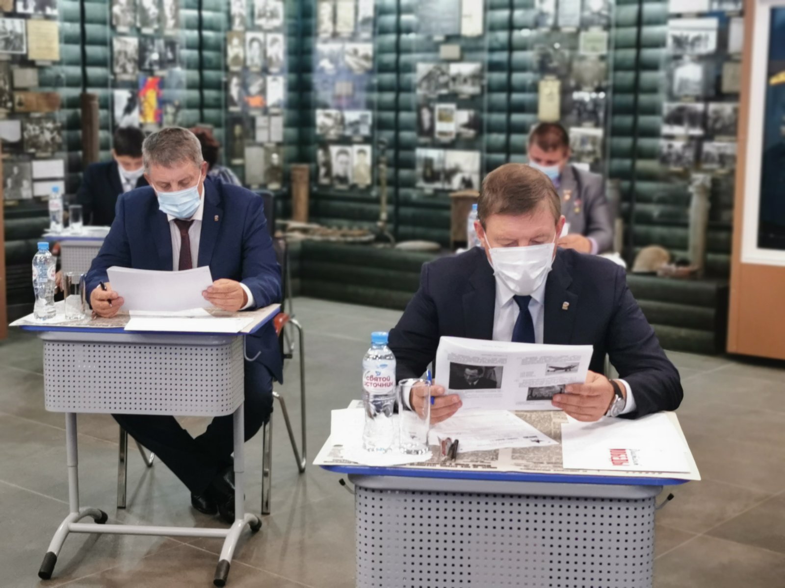 Андрей Турчак и Александр Богомаз написали «Диктант Победы» в Музее Партизанской поляны