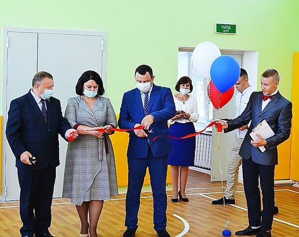 В Жуковском районе открыли отремонтированный школьный спортзал