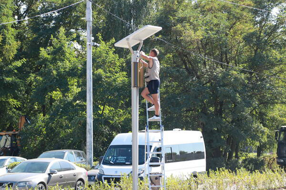 В Брянском сквере «Литий» почти смонтирована система видеонаблюдения