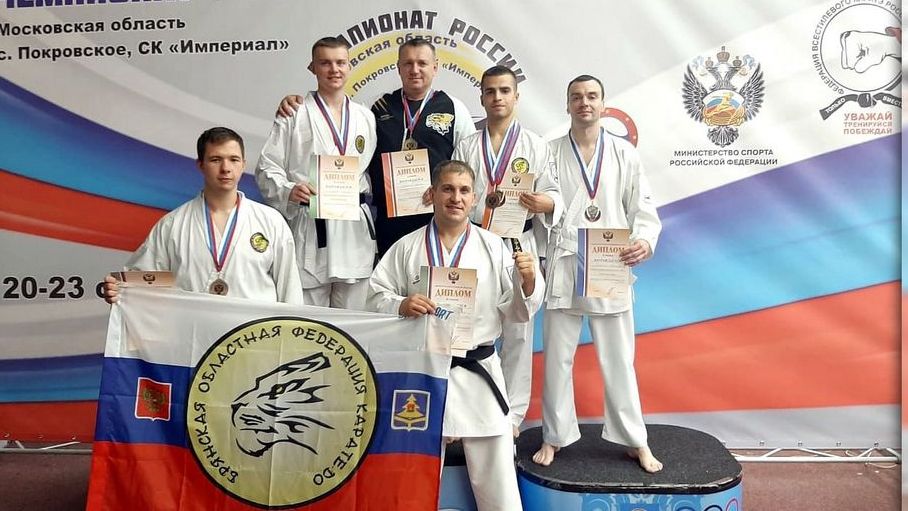 Золото на чемпионате России брянский каратист Артём Поспелов завоевал