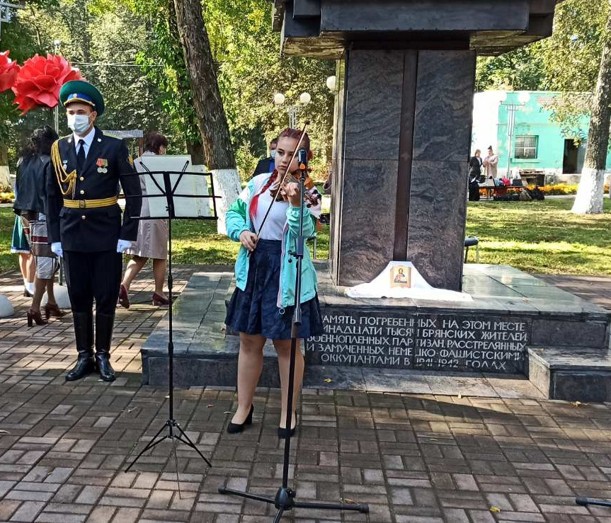В Брянске почтили память замученных в годы оккупации мирных жителей