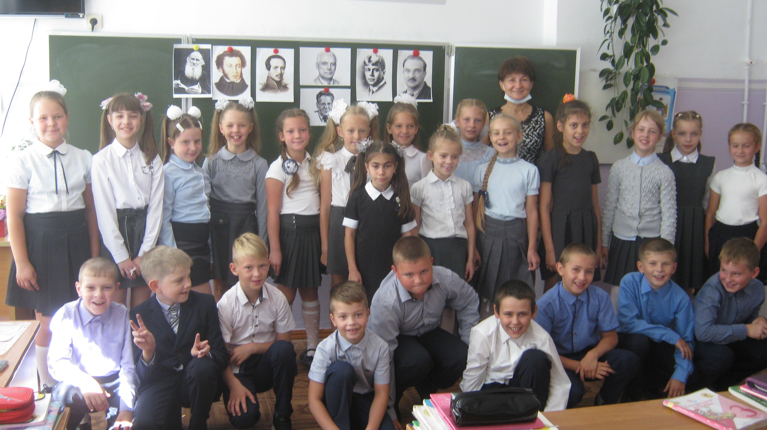 Карачевские школьники побывали в стране Знаний