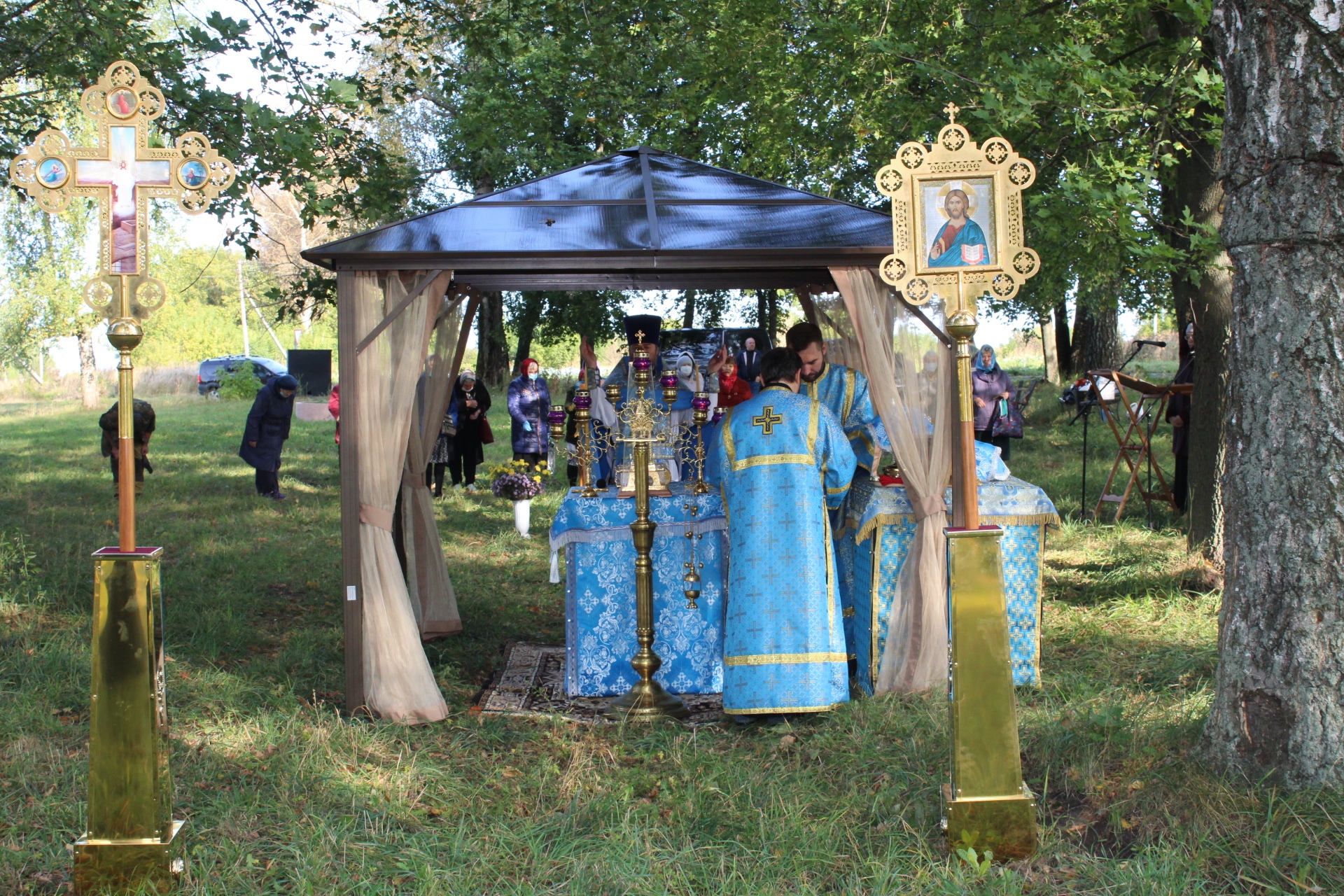 В праздник Рождества Пресвятой Богородицы в селе Вельяминова состоялось богослужение под открытым небом