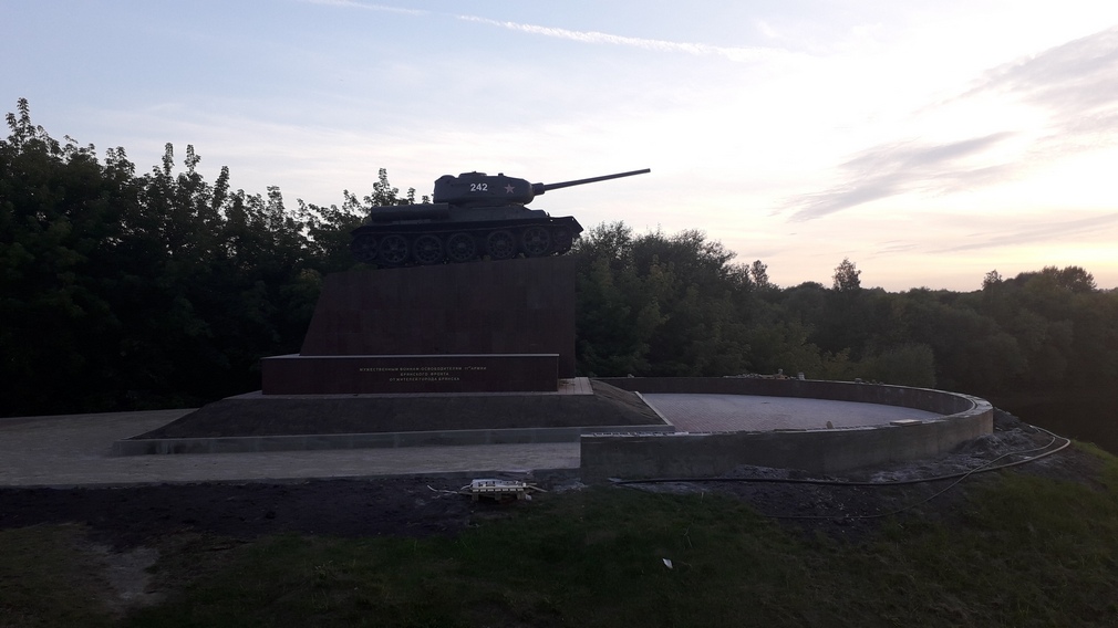 В Фокинском районе  Брянска  обновляют памятник танкистам