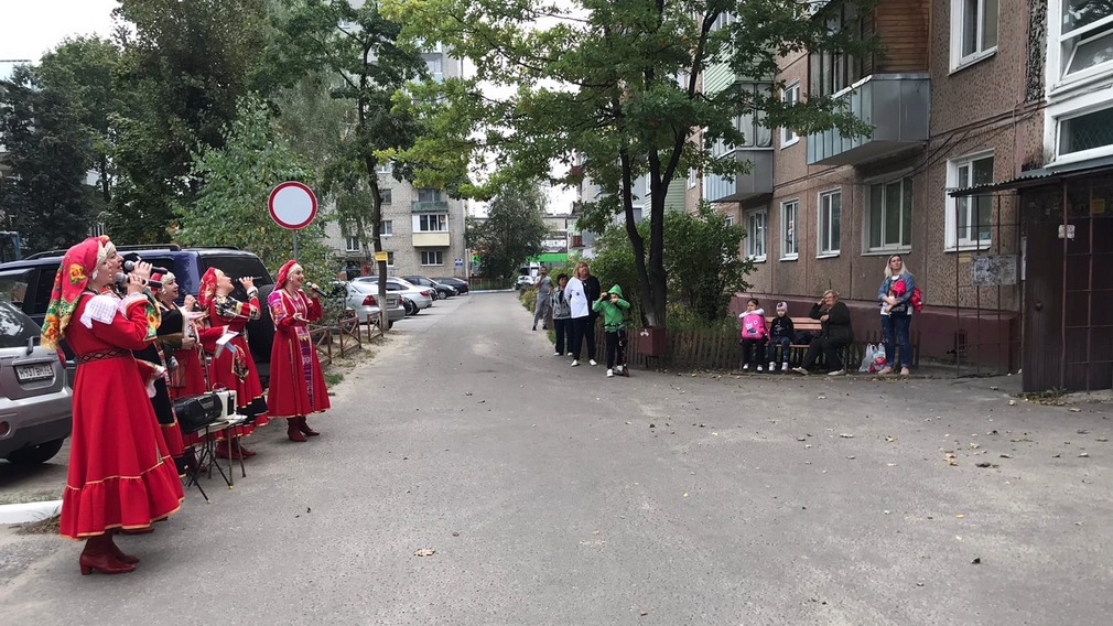 Во дворах Брянска в День города прошли концерты