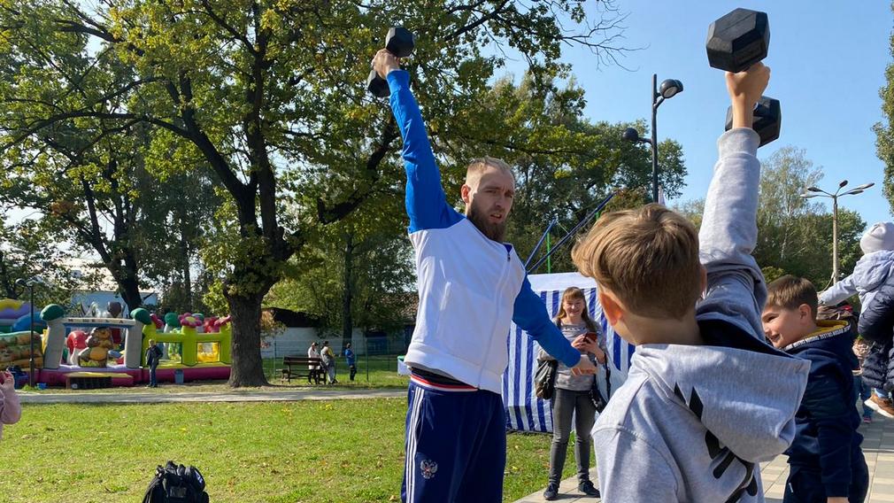 В брянском Майском парке проходит семейный фестиваль