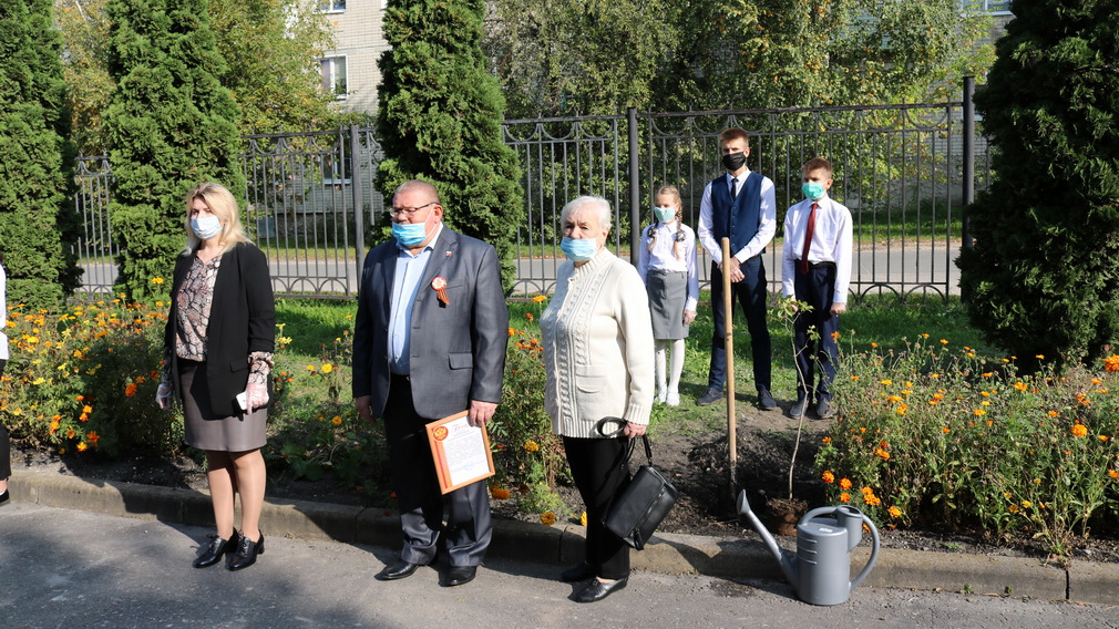 Навлинские гимназисты поддержали акцию «Сад памяти»