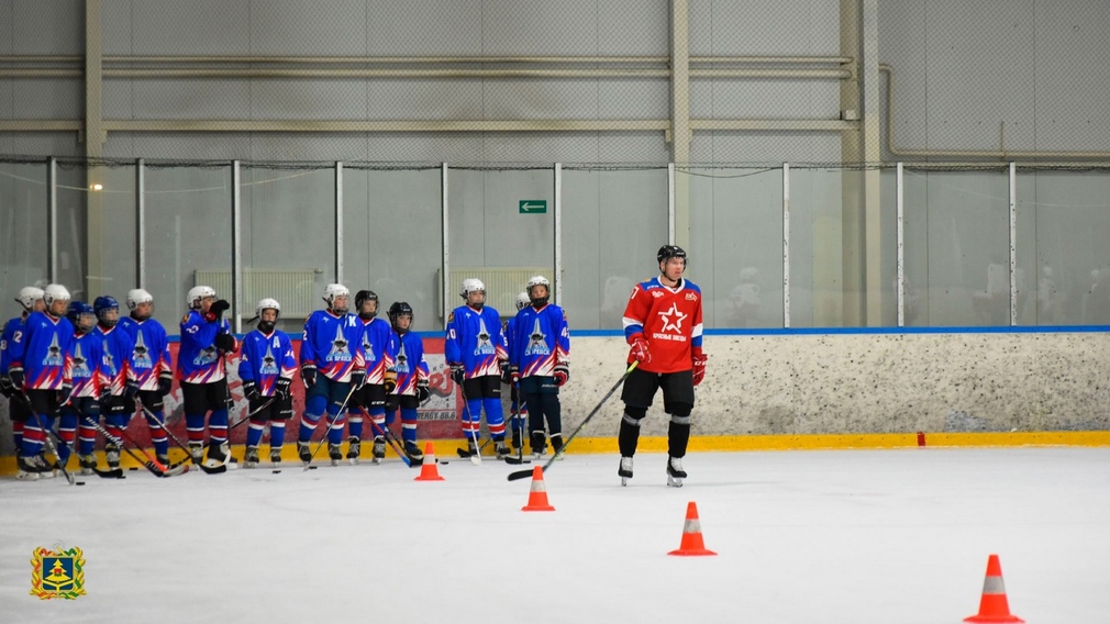 Столичные игроки показали мастер-класс для брянских юных хоккеистов