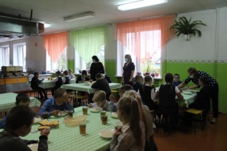 Людмила Журавлева: С начала учебного года младшеклассники всех школ Брянской области питаются бесплатно