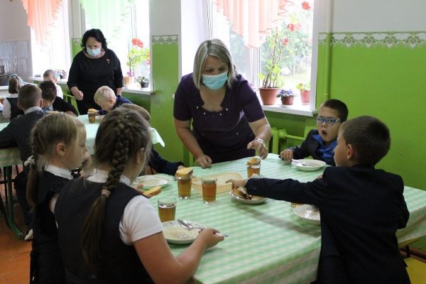 В Брянске подвели итоги мониторинга организации горячего питания для школьников начального звена