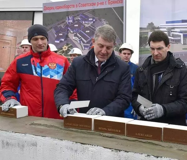 Управление капстроительства Брянской области контролирует возведение Дворца единоборств