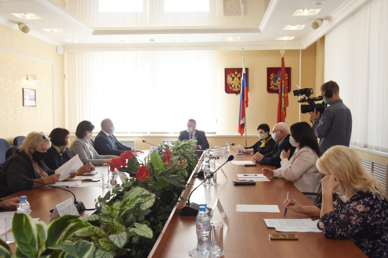 В Брянске обсудили актуально-правовые вопросы граждан старшего поколения