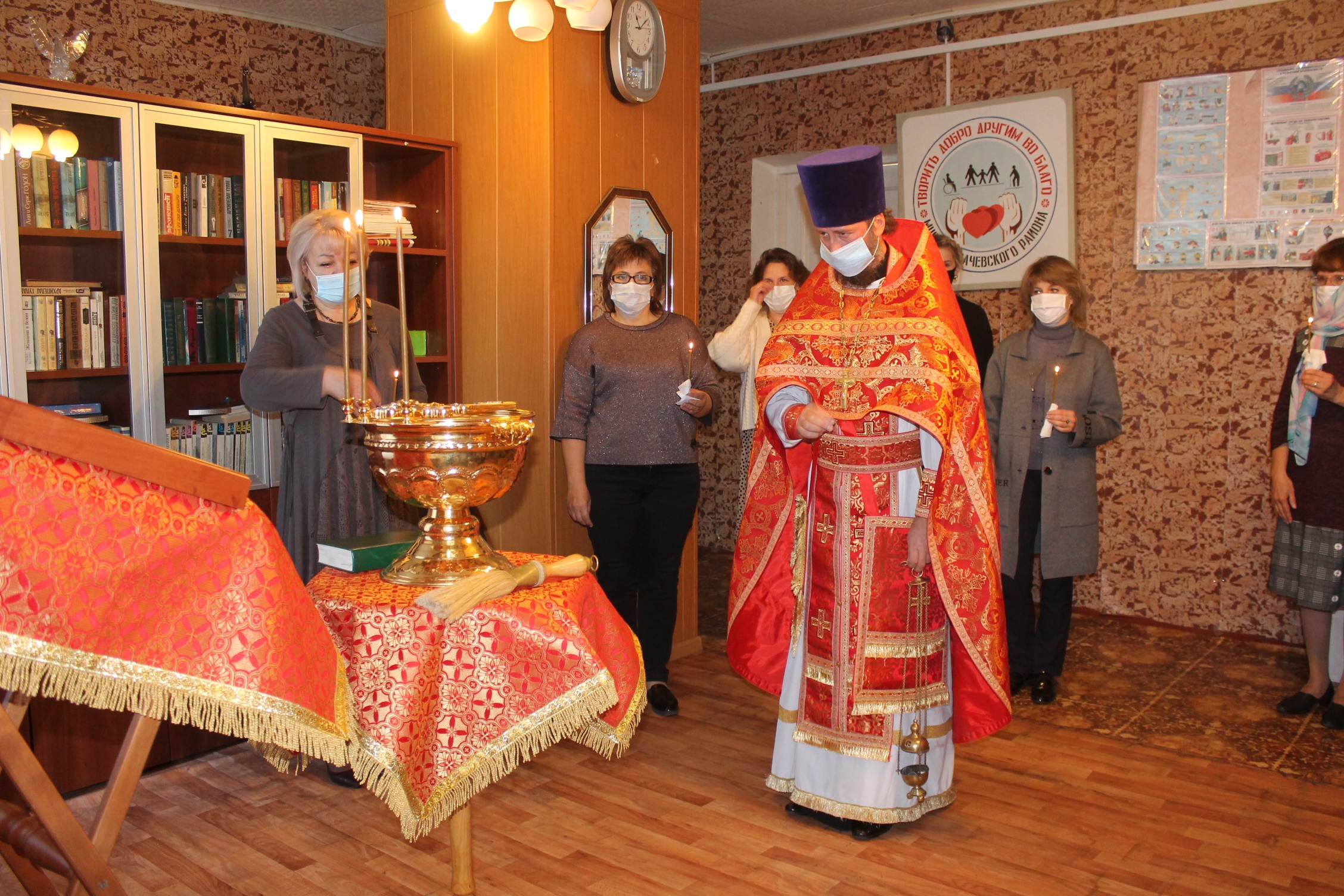 Благочинный Карачевского церковного округа совершил молебен в районном КСЦОН