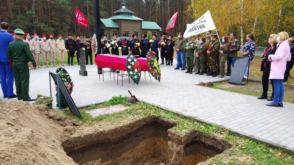 В брянской Жуковке перезахоронили останки бойцов Красной Армии