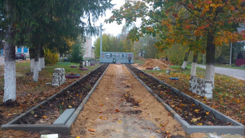 В брянских Клинцах обновляют общественную территорию