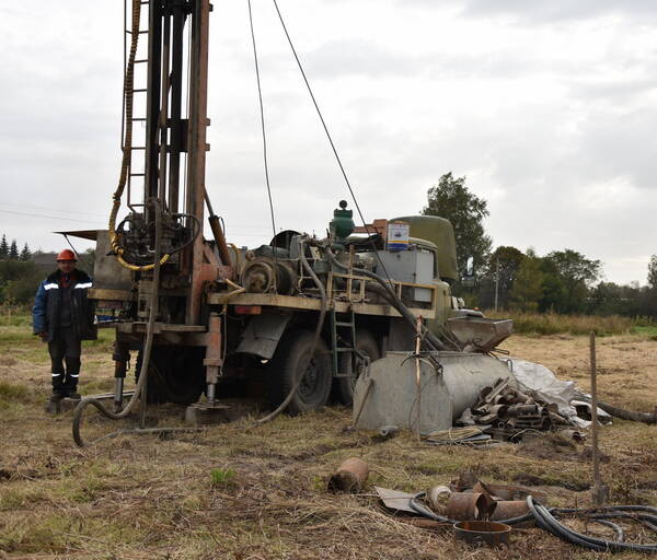 В брянском Мглине приступили к бурению артезианской скважины