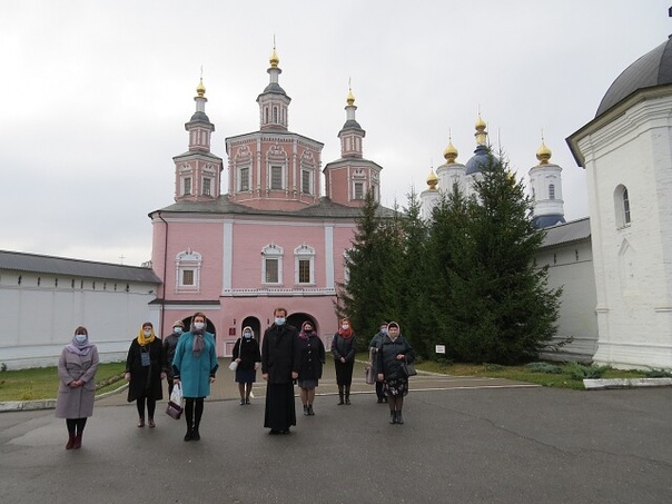 Сотрудники Карачевской районной библиотеки совершили паломническую поездку по святыням Брянска