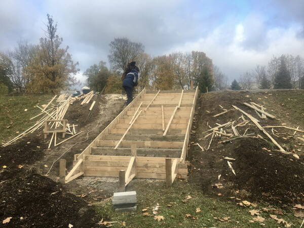 Локотской парк в бывшем имении Михаила Романова продолжают благоустраивать