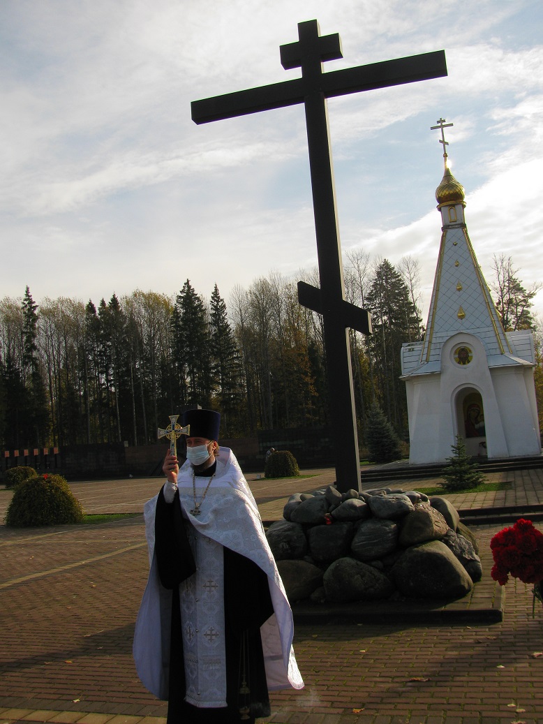 На мемориальным комплексе «Хацунь» молитвенно почтили память мирных жителей, расстрелянных в годы войны