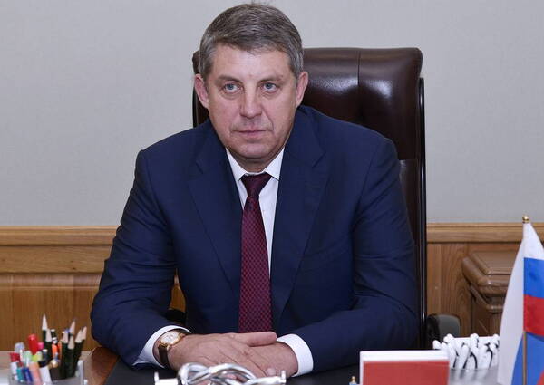 Александр Богомаз поздравил учителей Брянской области с профессиональным праздником