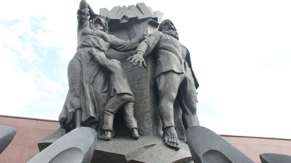 Брянцы почтили память безвинно погибших земляков в Хацуни