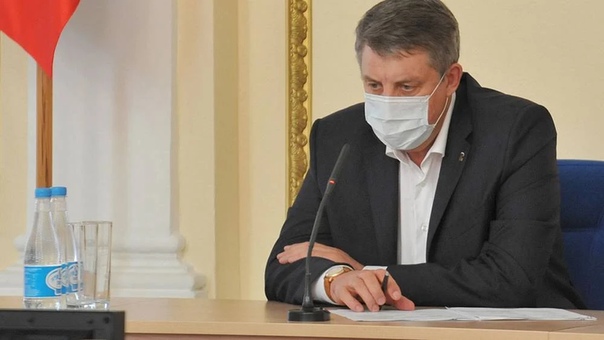 Александр Богомаз пояснил, зачем носит маску даже после прививки от коронавируса