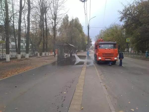 В Брянске из-за коронавируса проводят дезинфекцию улично-дорожной сети