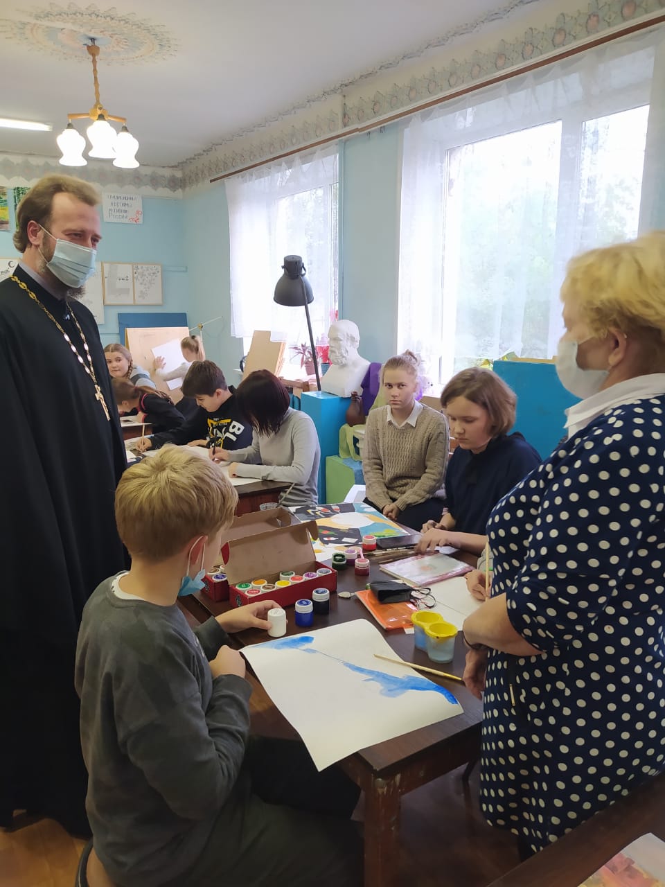 В Карачевской ДШИ прошел урок-выставка, посвященный памяти писателя Е.П.Кузина