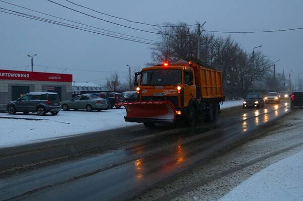 На дороги Брянска выведено 130 единиц спецтехники