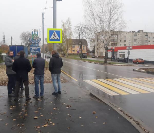 В брянском посёлке Белые Берега капитально отремонтировали главную дорогу