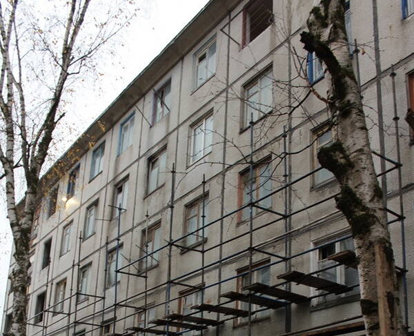 В брянском Фокино капитально ремонтируют известное общежитие