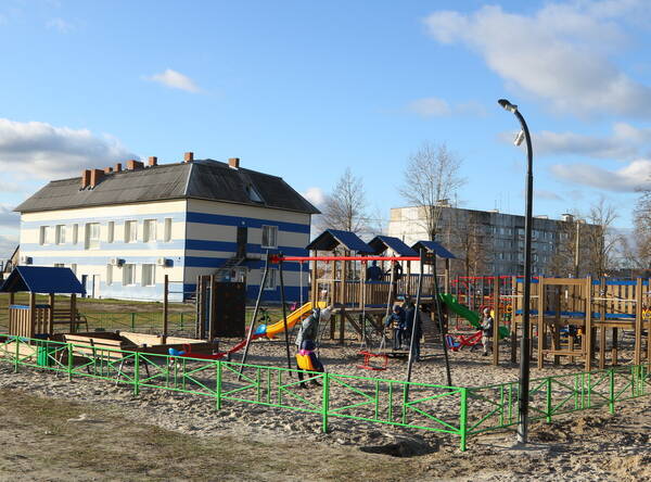 В брянском посёлке Большое Полпино строительство детской площадки завершается