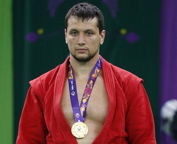 Брянский спортсмен Артем Осипенко стал чемпионом мира по самбо