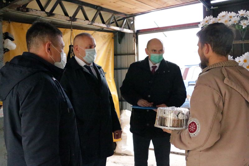 Депутаты передали помощь семье погибшей в ДТП многодетной матери